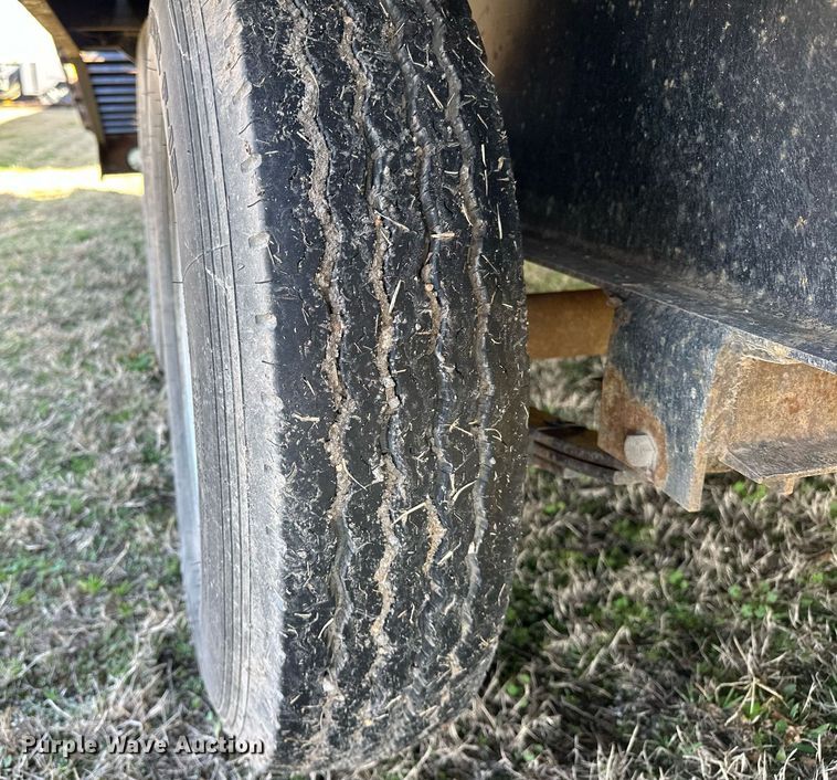 image for item OM9825 2008 MC Trailers  equipment trailer