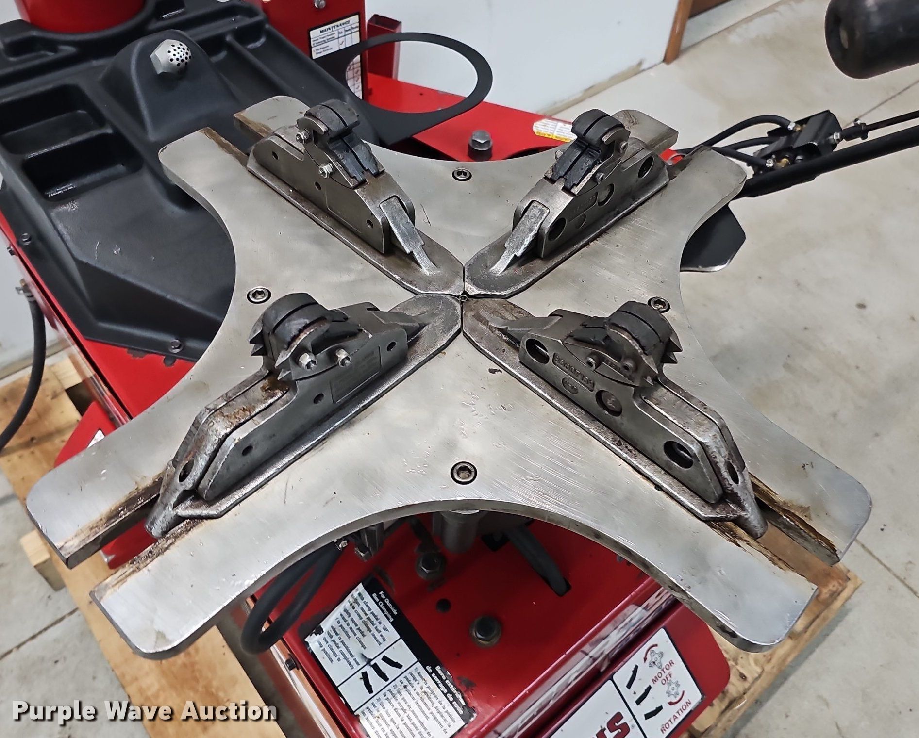 Coats X Series 70XAH3 rim clamp tire machine in Papillion, NE Item