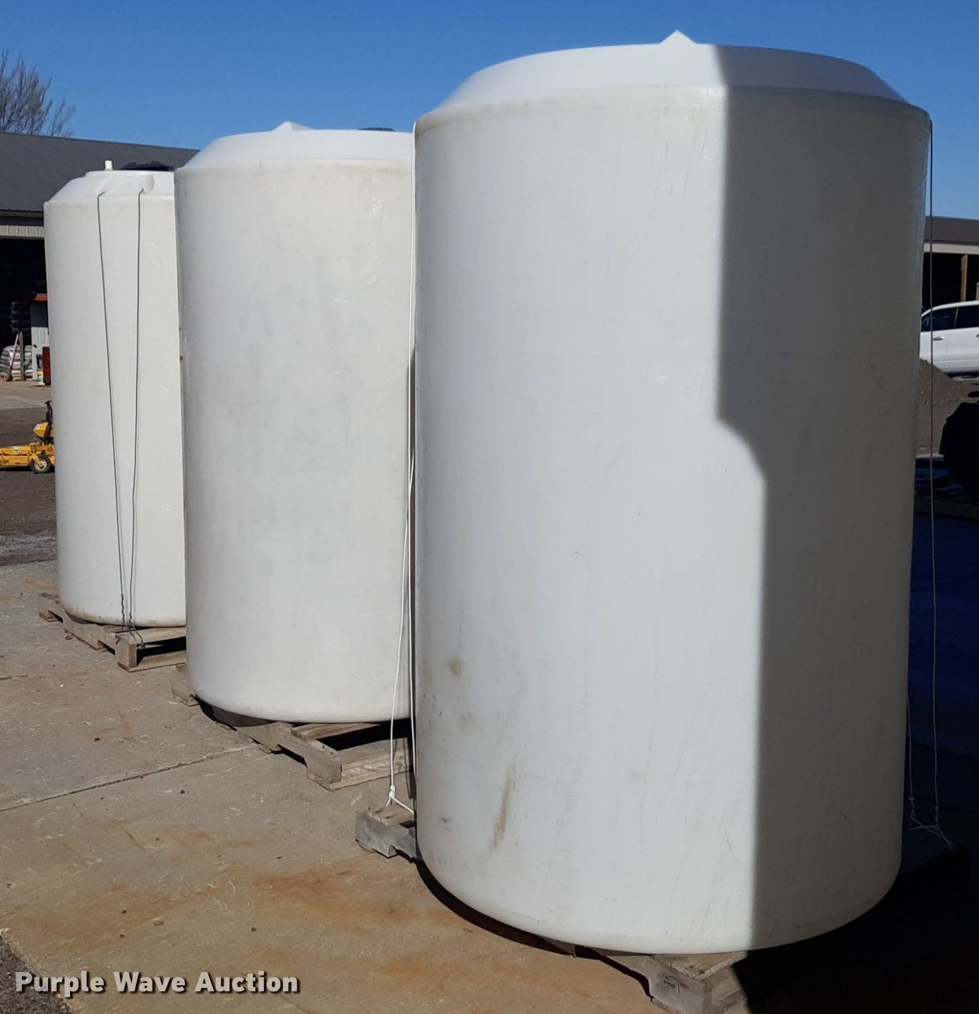 (3) poly tanks in Andover, KS | Item DV9900 sold | Purple Wave