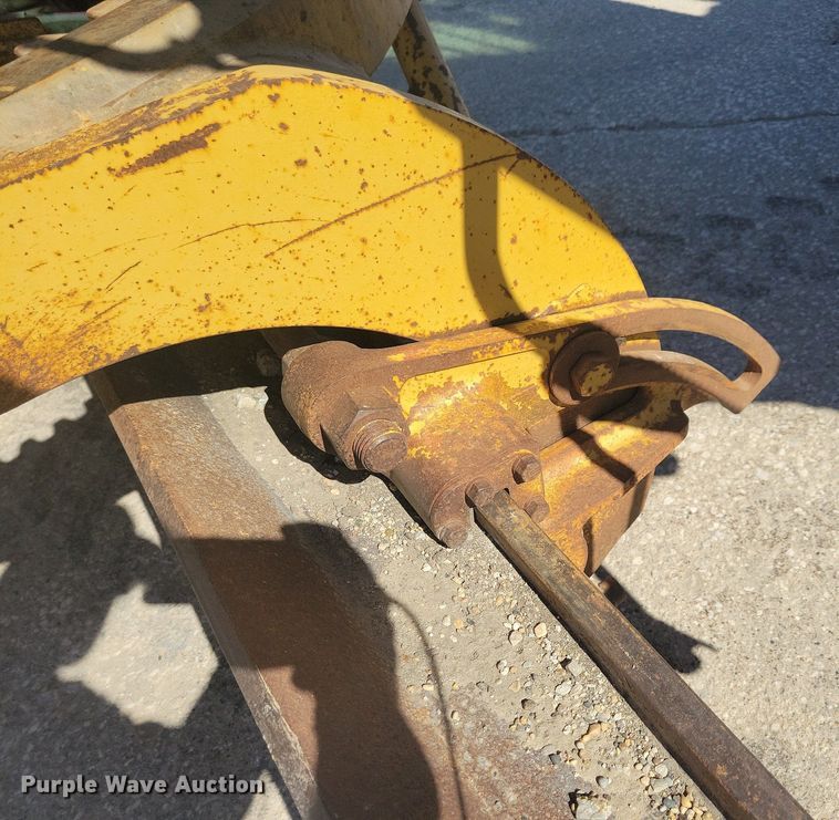 image for item DG0420 1984 Caterpillar  140G motor grader