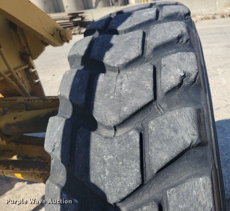 image for item DG0420 1984 Caterpillar  140G motor grader