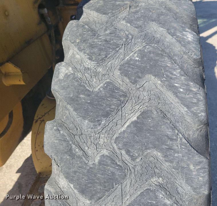 image for item DG0420 1984 Caterpillar  140G motor grader