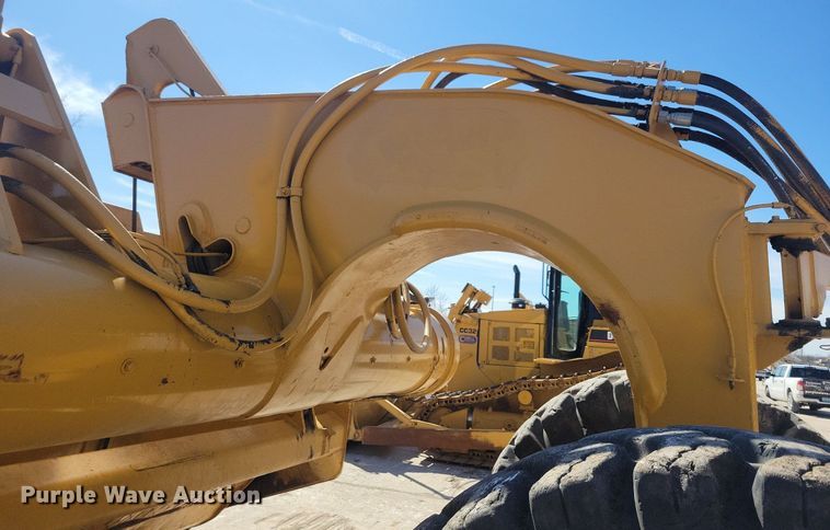 image for item DG0422 Caterpillar 463F scraper