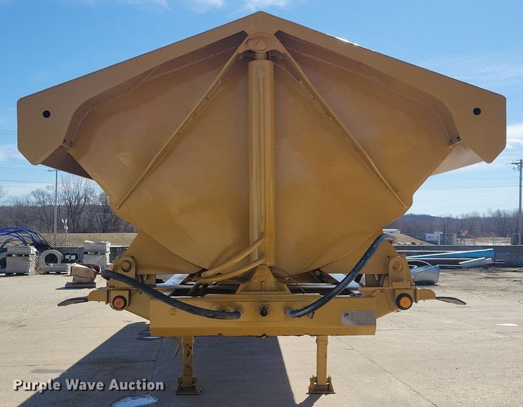 image for item DG0423 2004 Trail King TK60SSD side dump trailer