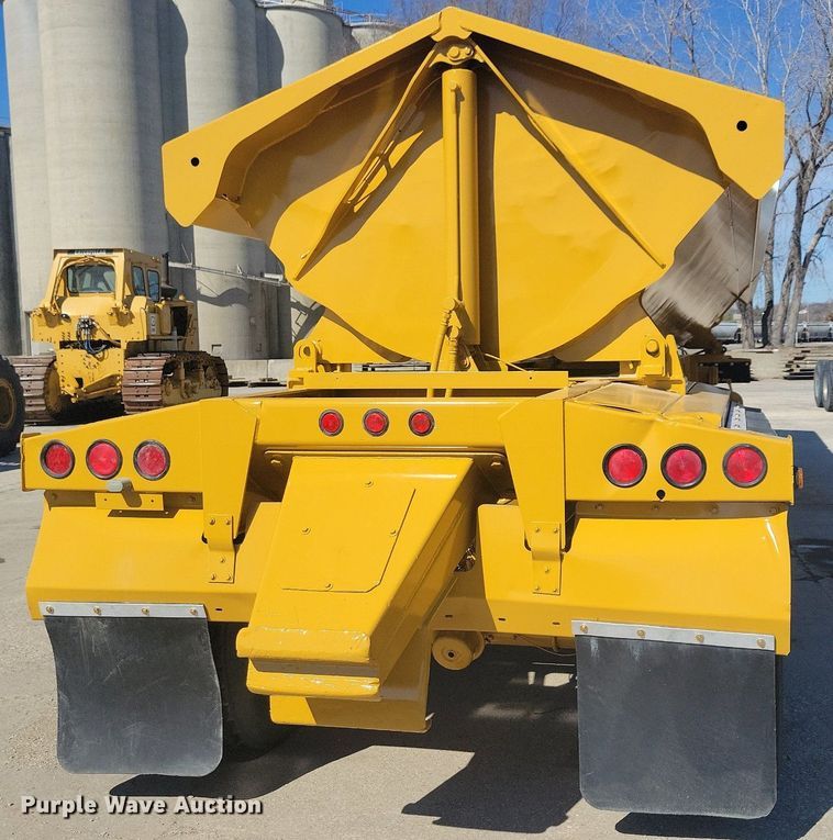 image for item DG0423 2004 Trail King TK60SSD side dump trailer