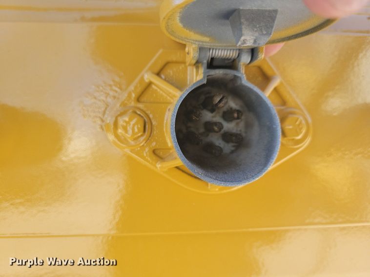 image for item DG0423 2004 Trail King TK60SSD side dump trailer