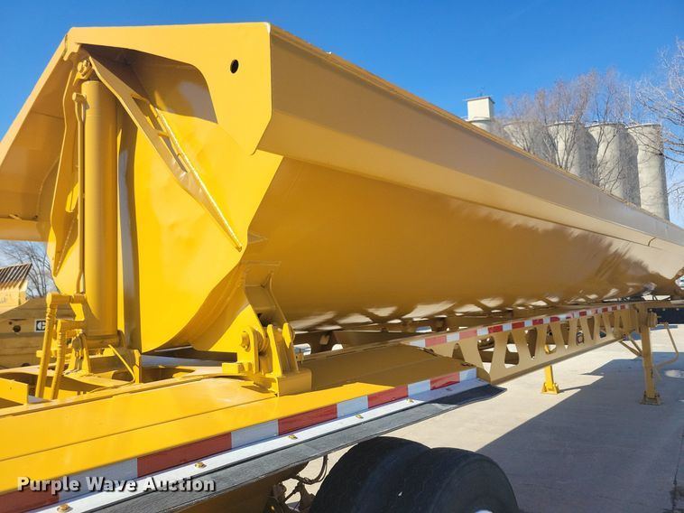 image for item DG0423 2004 Trail King TK60SSD side dump trailer