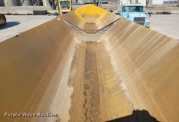 image for item DG0423 2004 Trail King TK60SSD side dump trailer