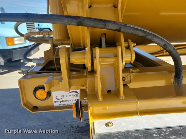 image for item DG0423 2004 Trail King TK60SSD side dump trailer