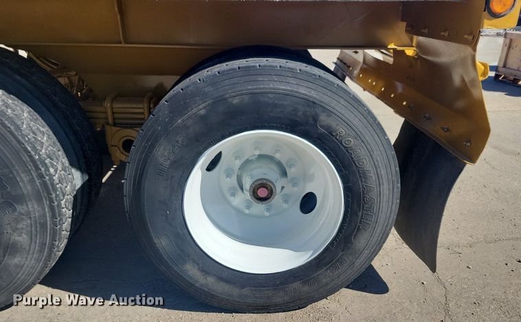 image for item DG0423 2004 Trail King TK60SSD side dump trailer