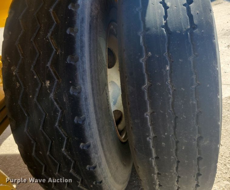 image for item DG0423 2004 Trail King TK60SSD side dump trailer