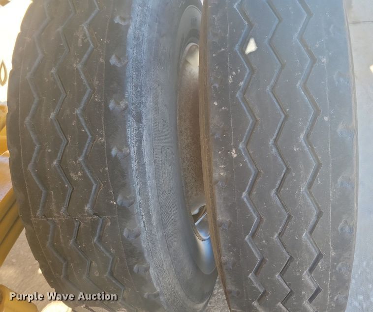 image for item DG0423 2004 Trail King TK60SSD side dump trailer