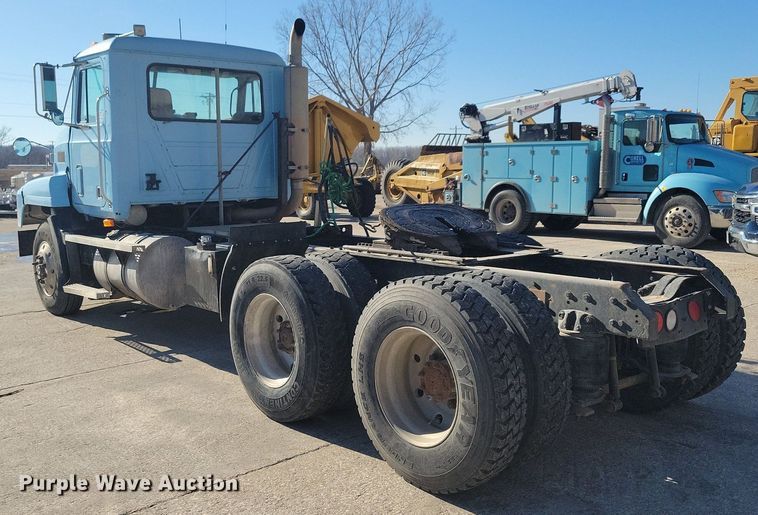 image for item DG0424 1994 Mack CH613 semi truck