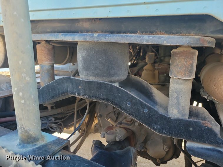 image for item DG0424 1994 Mack CH613 semi truck