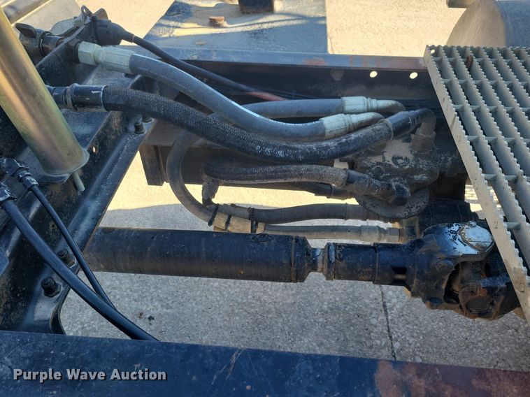 image for item DG0424 1994 Mack CH613 semi truck