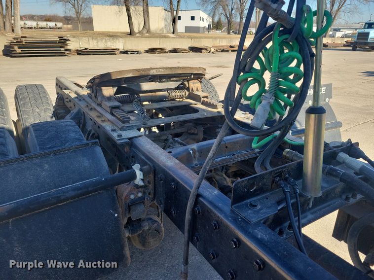 image for item DG0424 1994 Mack CH613 semi truck