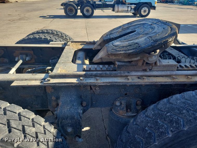 image for item DG0424 1994 Mack CH613 semi truck