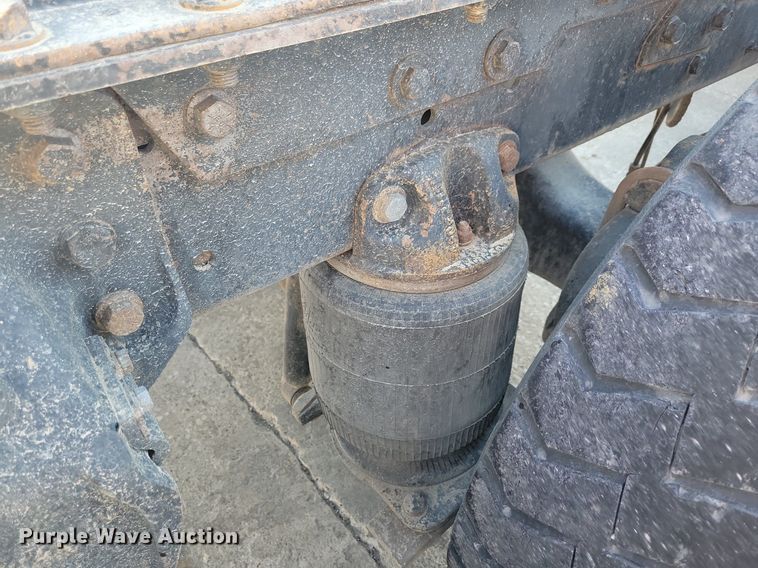 image for item DG0424 1994 Mack CH613 semi truck