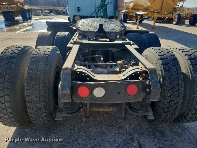 image for item DG0424 1994 Mack CH613 semi truck