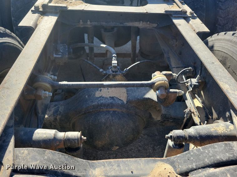 image for item DG0424 1994 Mack CH613 semi truck