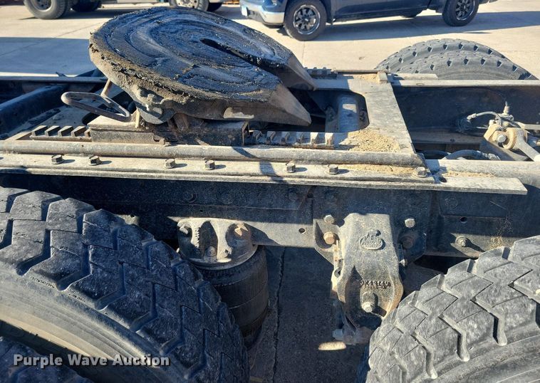 image for item DG0424 1994 Mack CH613 semi truck