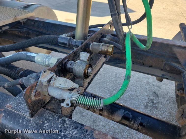 image for item DG0424 1994 Mack CH613 semi truck