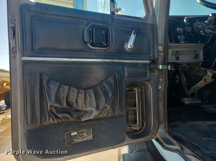 image for item DG0424 1994 Mack CH613 semi truck