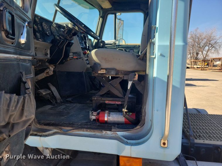 image for item DG0424 1994 Mack CH613 semi truck