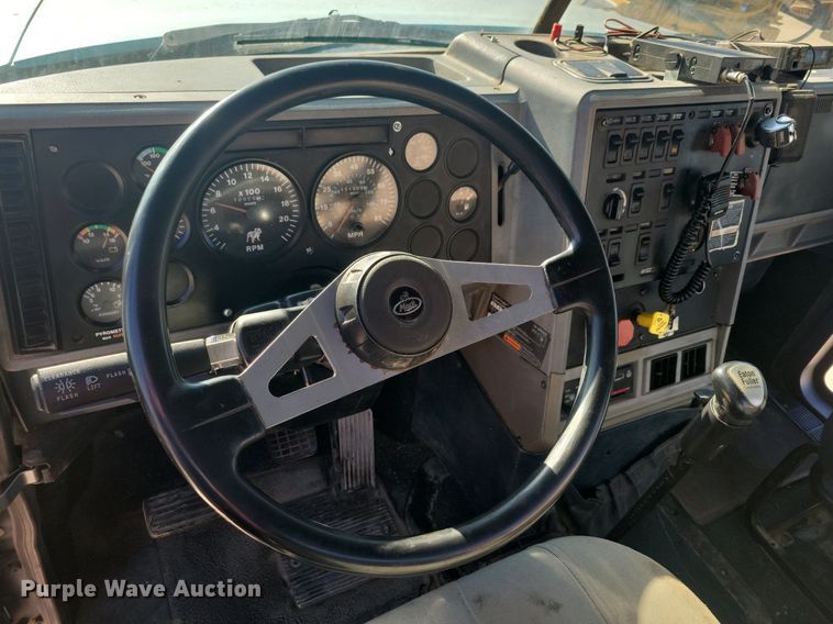 image for item DG0424 1994 Mack CH613 semi truck