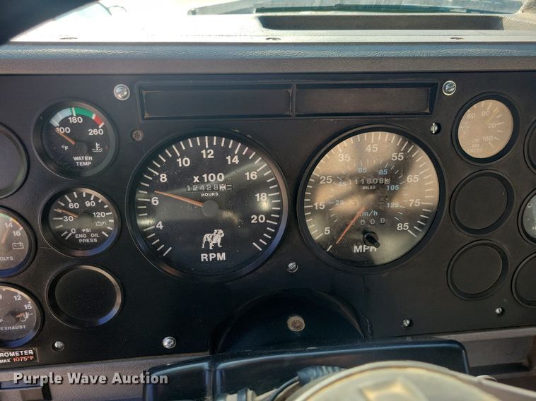 image for item DG0424 1994 Mack CH613 semi truck