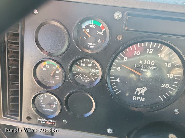 image for item DG0424 1994 Mack CH613 semi truck