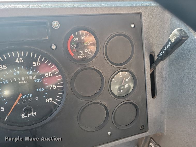 image for item DG0424 1994 Mack CH613 semi truck