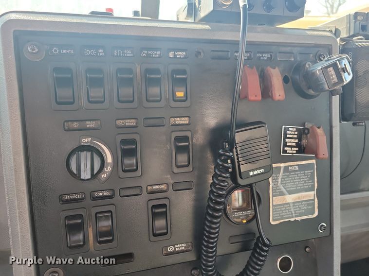 image for item DG0424 1994 Mack CH613 semi truck