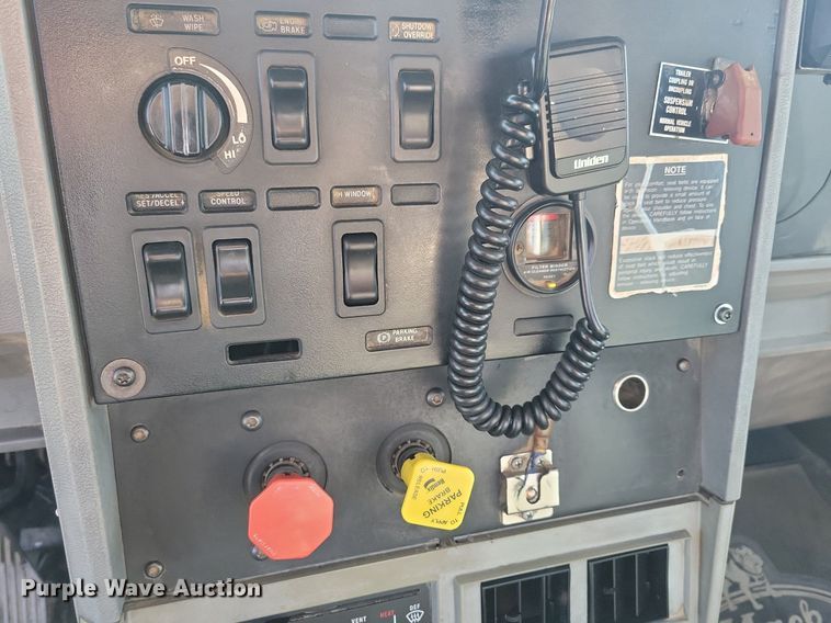 image for item DG0424 1994 Mack CH613 semi truck