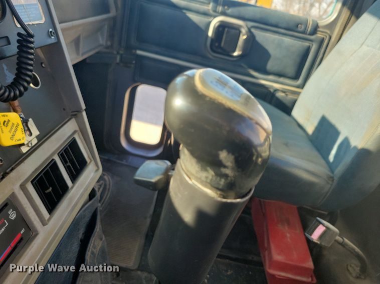 image for item DG0424 1994 Mack CH613 semi truck