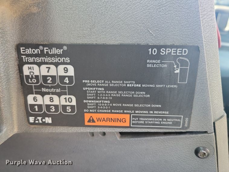 image for item DG0424 1994 Mack CH613 semi truck