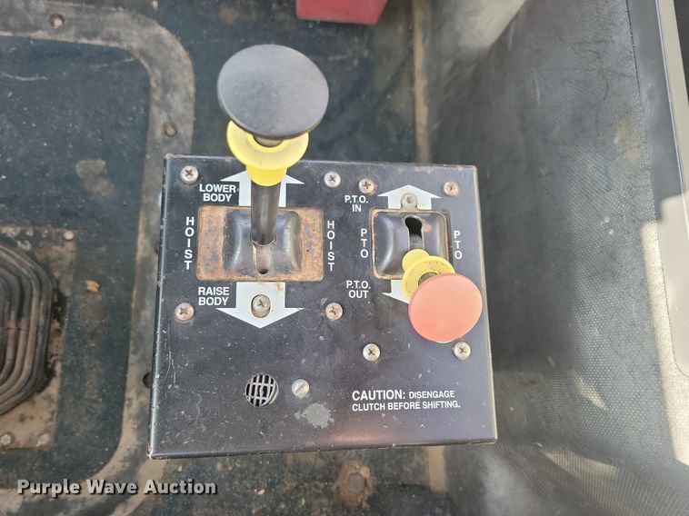 image for item DG0424 1994 Mack CH613 semi truck