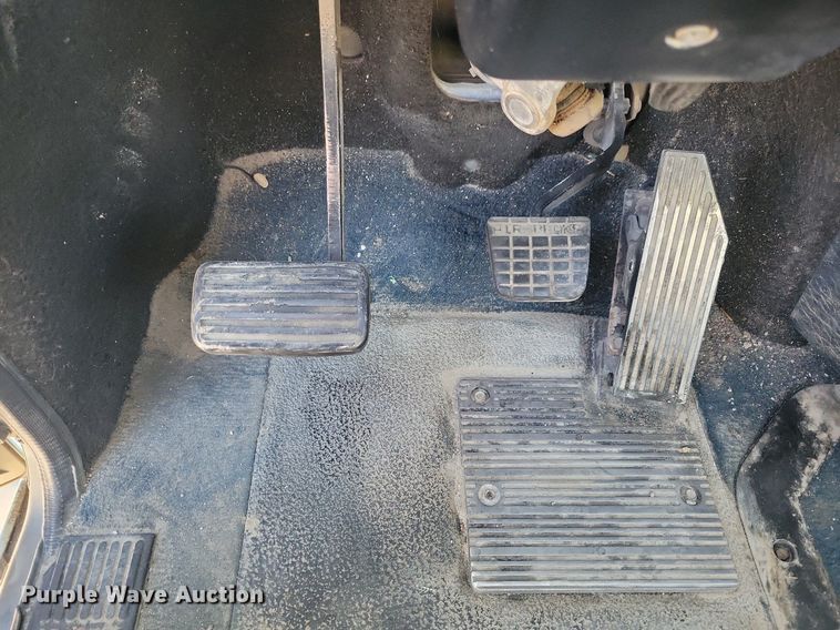 image for item DG0424 1994 Mack CH613 semi truck