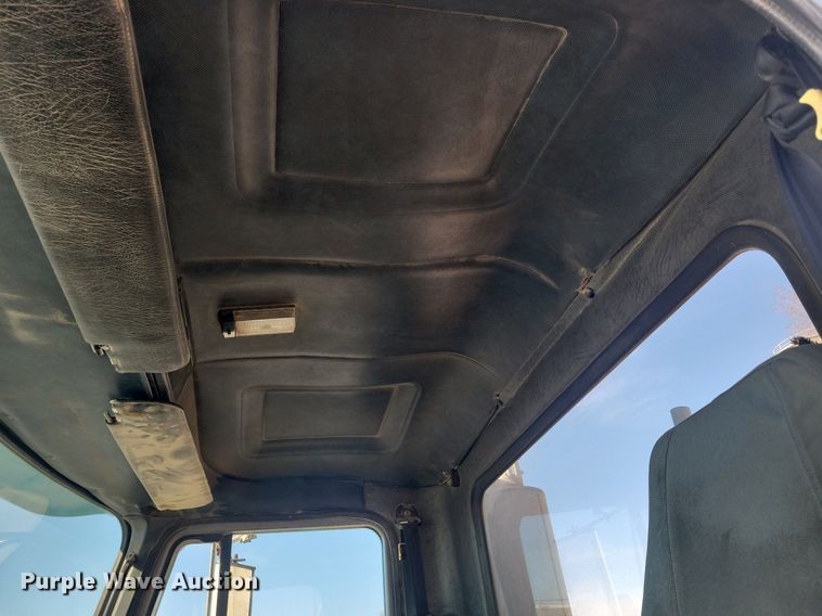 image for item DG0424 1994 Mack CH613 semi truck