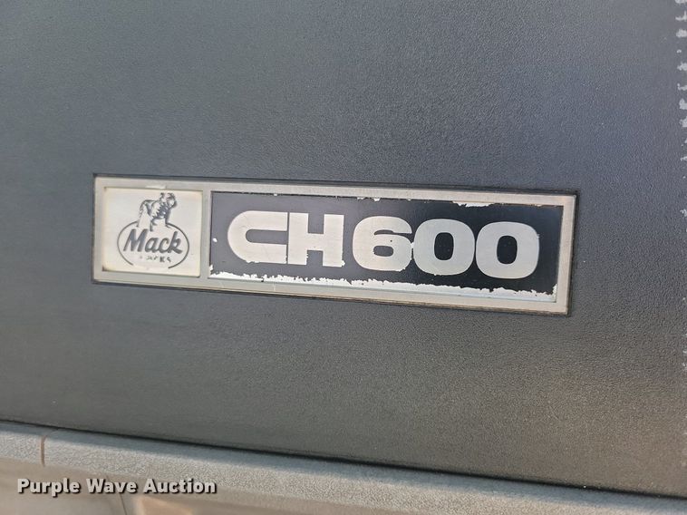 image for item DG0424 1994 Mack CH613 semi truck