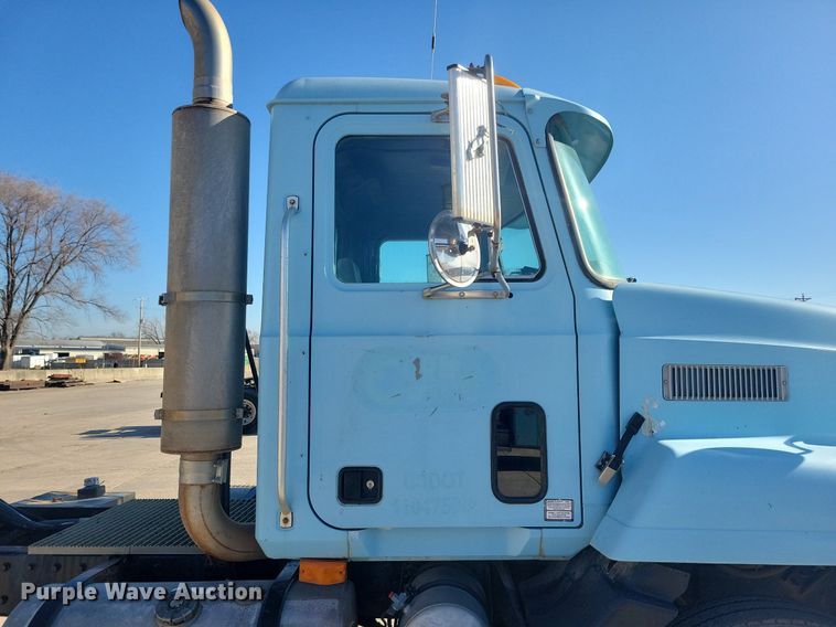 image for item DG0424 1994 Mack CH613 semi truck