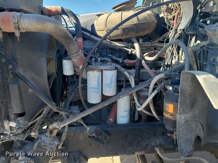 image for item DG0424 1994 Mack CH613 semi truck