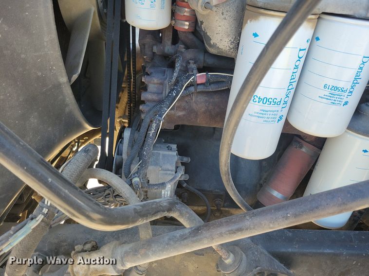 image for item DG0424 1994 Mack CH613 semi truck