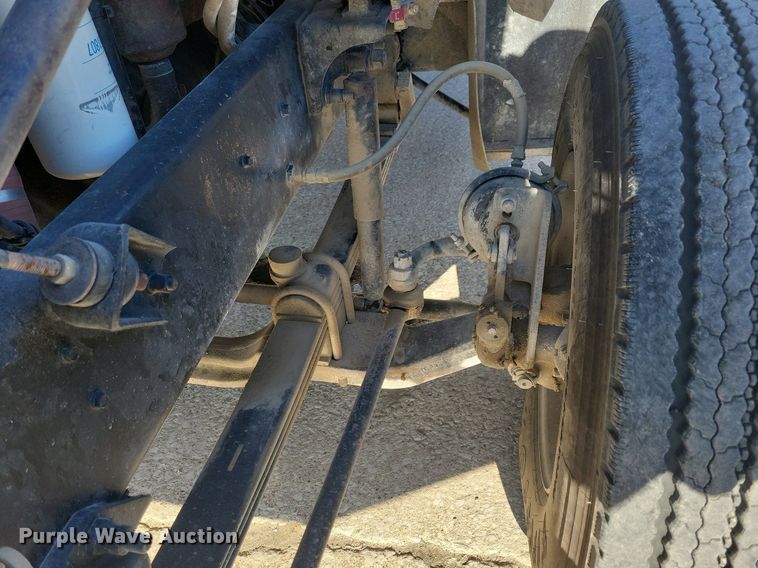 image for item DG0424 1994 Mack CH613 semi truck