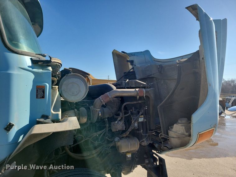 image for item DG0424 1994 Mack CH613 semi truck