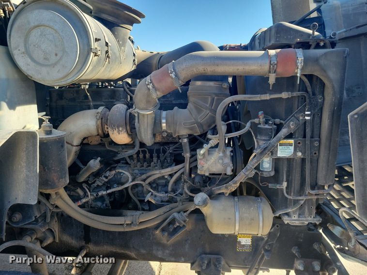 image for item DG0424 1994 Mack CH613 semi truck