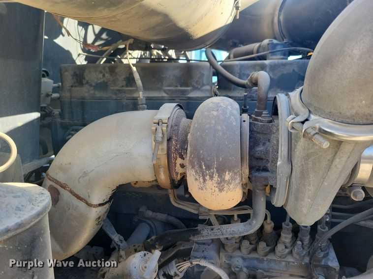 image for item DG0424 1994 Mack CH613 semi truck