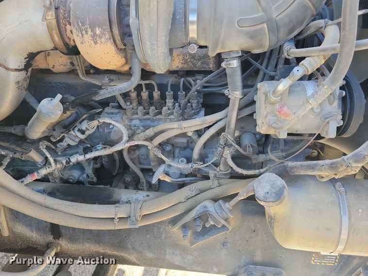 image for item DG0424 1994 Mack CH613 semi truck