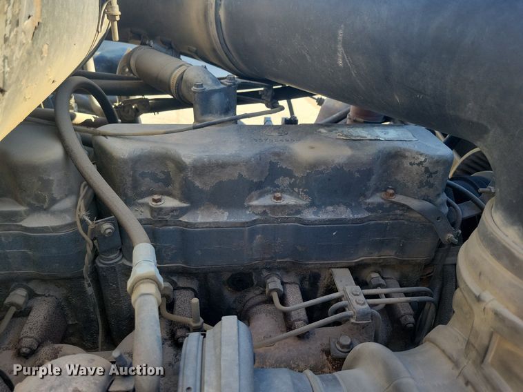 image for item DG0424 1994 Mack CH613 semi truck