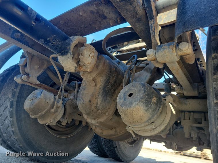 image for item DG0424 1994 Mack CH613 semi truck